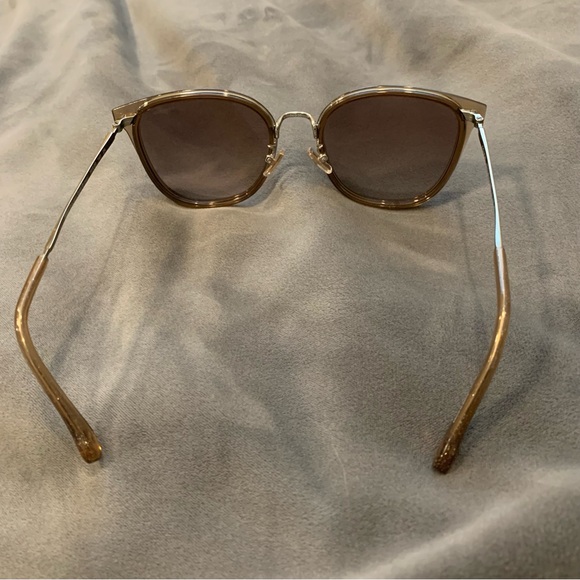 NWT Coach HC7135 Sunglasses, Light Gold/Brown/Light Brown Grey Gradient, 54 mm - Picture 5 of 10